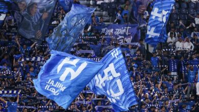 جماهير الهلال تشجع في دوري روشن السعودي