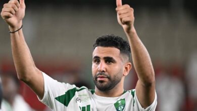 رياض محرز الأهلي السعودي تحية الجماهير